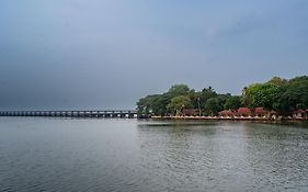 Ktdc Kumarakom Gateway Resort
